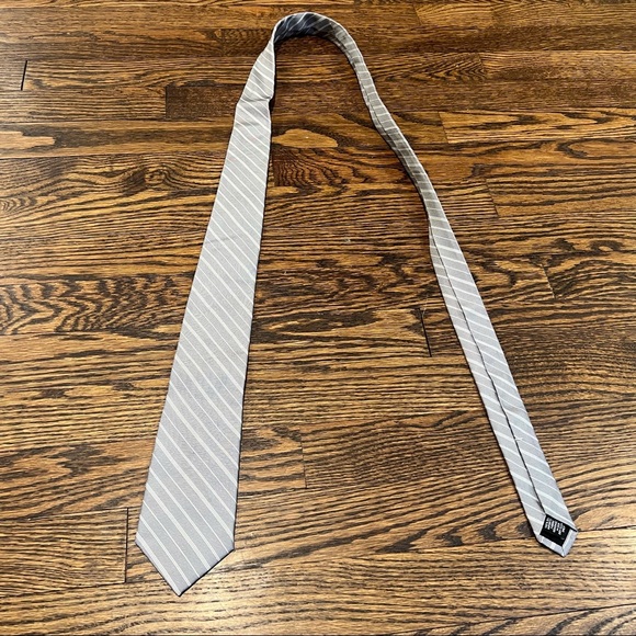 THEORY Grey White Striped Pattern Men’s Tie 100% Silk - Picture 3 of 6